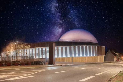 Un nouveau planétarium ultra moderne et high-tech a ouvert à Douai
