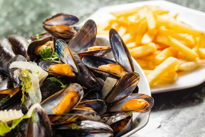 Pour la Braderie, les moules-frites se mangent aussi chez YCY à Croix