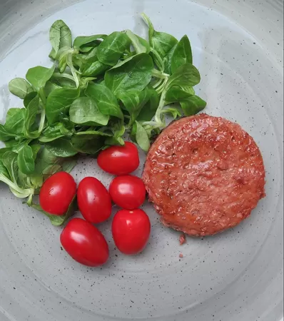 Le steak végétal villeneuvois Accro débarque dans vos assiettes