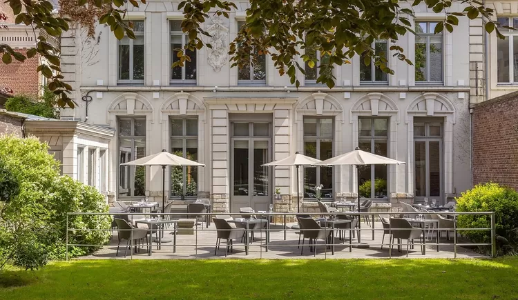 Le 49R, le nouveau resto de la rue Royale avec terrasse cachée et carte gourmande