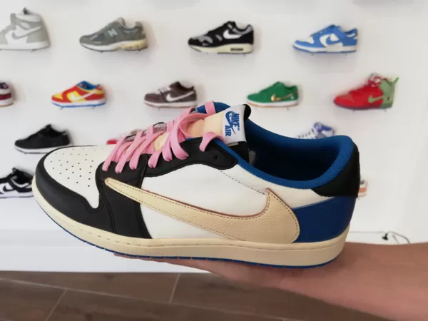 Un sneakers shop vient d'ouvrir dans la rue du Molinel