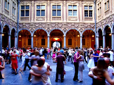 C'est l'été, le tango investit la Vieille Bourse tous les dimanches