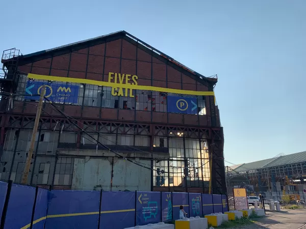 A Fives, en attendant la fin des travaux, Chaud Bouillon! installe ses fûts et ses foodtrucks à l'Avant-Goût