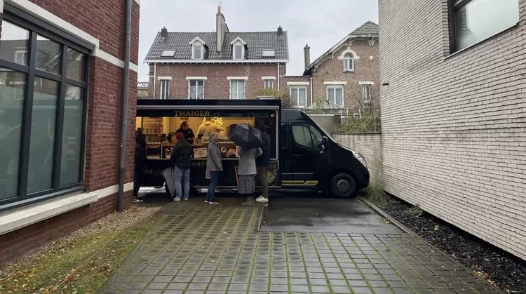 Les foodtrucks sont de retour sur un parking privé à Euratech' 