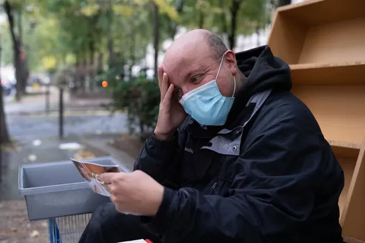 Pour redonner le sourire à des personnes SDF, vous pouvez leur envoyer une carte de vœux