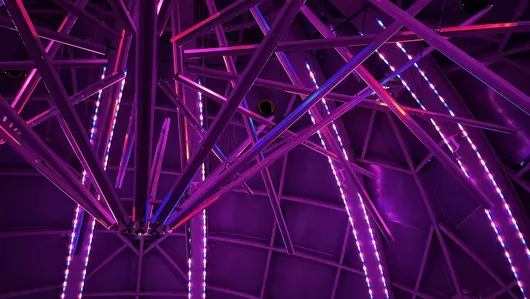 L'Atomium vous plonge dans un univers hypnotisant de sons et lumières