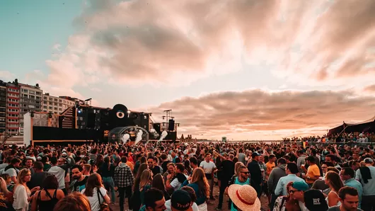 La semaine pro, c'est électro les pieds dans l'eau au Ostend Beach Festival