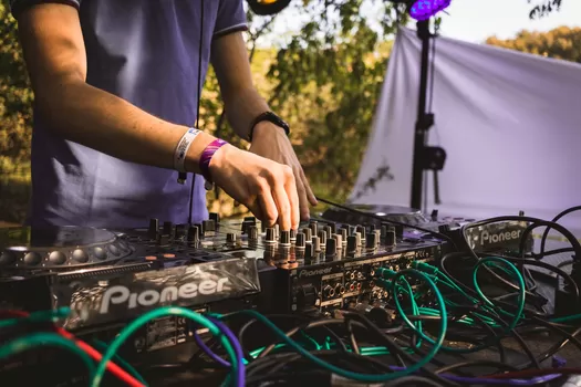 La Base Arrière organise une garden party techno en pleine nature fin août