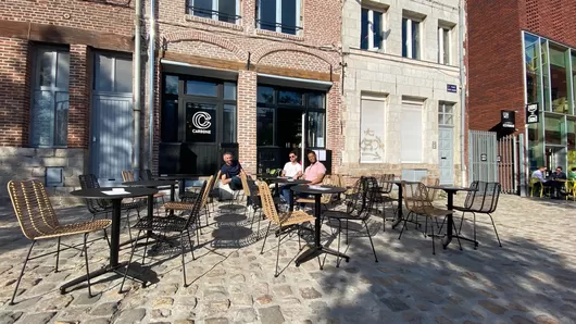 Carbone, le nouveau bar à cocktails qui chauffe la place Saint-Hubert