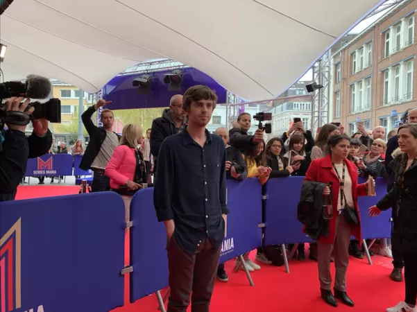 On a vu Freddie Highmore devant le Nouveau Siècle (mais c'est tout)