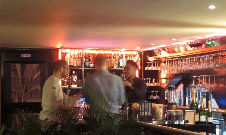 The View, le bar panoramique du Carlton a servi ses premiers cocktails