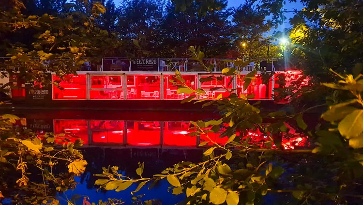 Tous les vendredis, le Lille Summer Boat propose quatre heures de house sur une péniche