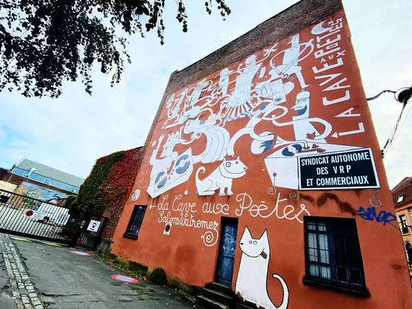 En juin, le parvis de la Cave aux Poètes accueille une foule de concerts gratuits