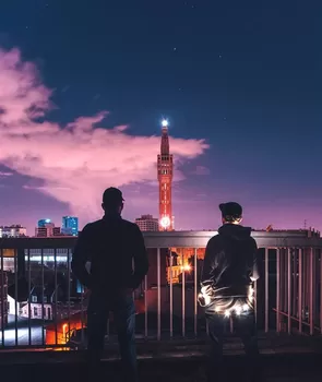 A Lille et ailleurs, les photos dingues du rooftopper Anonygrapher