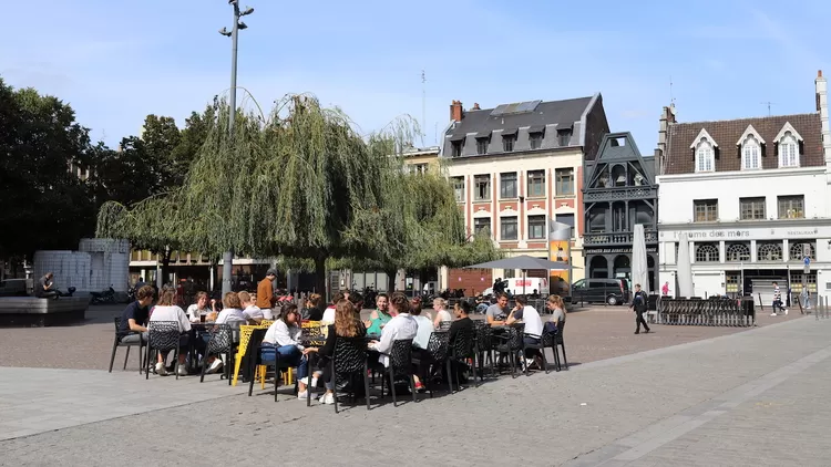 Braderie : la disgrâce des terrasses du Nouveau Siècle