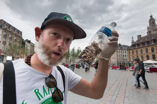 Après avoir nettoyé Marseille, Edmund Platt arrive à Lille avec #1dechetparjour