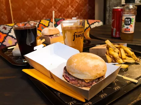 Aux Francs Burgers, mordez dans des préparations 100% régionales