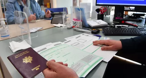 Les conseils pour refaire sa carte d'identité ou son passeport à temps pour les vacances