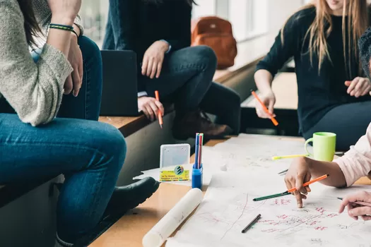 Lille lance une bourse pour aider les jeunes à mener un projet associatif à l'étranger