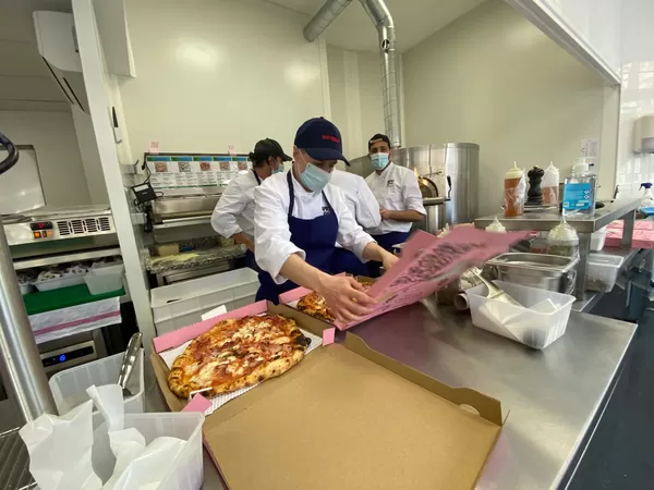 Les Napolitains de Big Mamma ouvrent une cuisine dédiée à la livraison place de Strasbourg