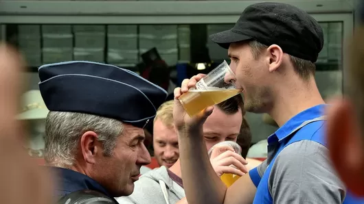 Braderie et alcool : tout ce qu'il faut savoir avant de faire la fête ce week-end