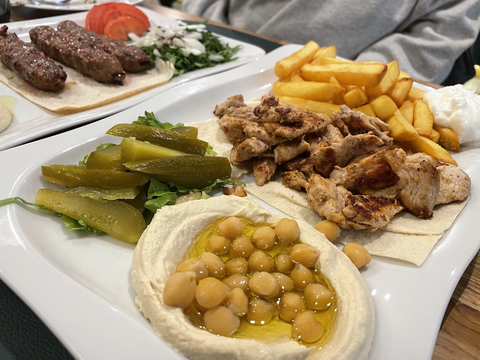 Le poulet du chawarma et la viande hachée du kafta étaient juteuses à souhait