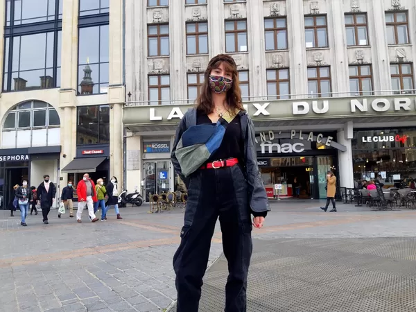 Deux Lilloises confectionnent des sacs bananes à partir de vos vieux jeans