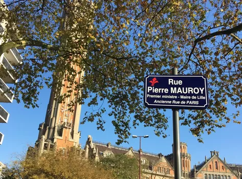 La rue de Paris devient ce vendredi la rue Pierre-Mauroy