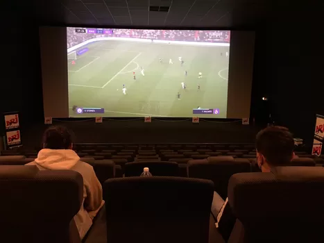 Au Kinepolis de Lomme, on peut ramener sa console et ses potes pour des sessions sur écran de cinéma