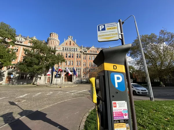 Au pied du beffroi, un nouveau jardin va être construit à la place du parking de la mairie