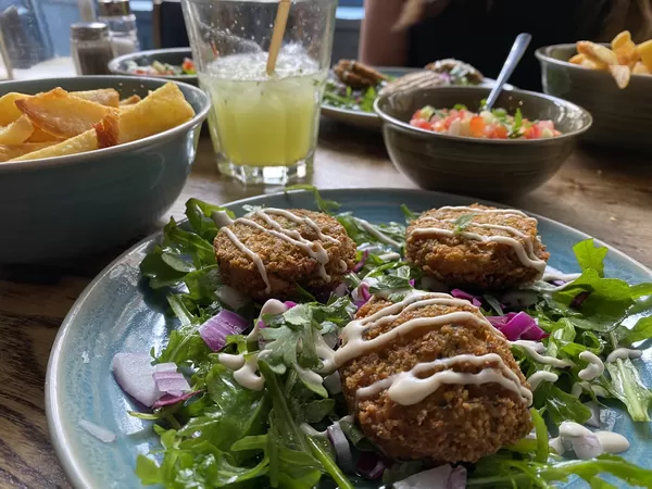 Dans le Vieux-Lille, le Bar Parallèle s'est mis aux falafels