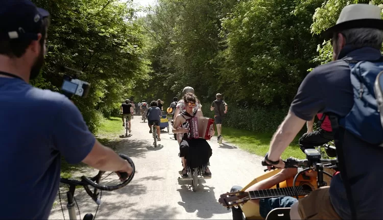 Dimanche, le vélotrip déjanté de la Caravane Vanne repart en balade entre Lille et la Belgique