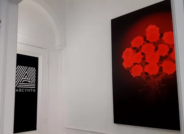 "Black to Basics", l'expo gratos de la galerie Abcynth qui met les plantes toxiques à l'honneur