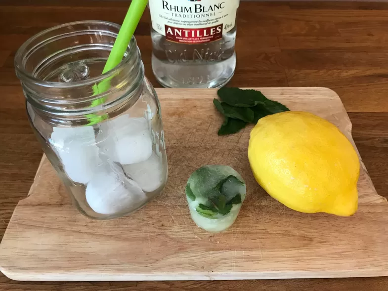 Punchoo : le glaçon qui permet de faire un cocktail en moins d'une minute