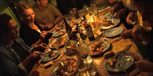 Dixner vous propose de manger avec des inconnus à Lille dans un resto mystère