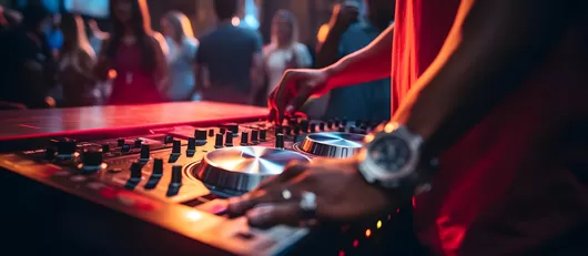 Le bar La base arrière propose des cours de mixage collectifs et gratuits