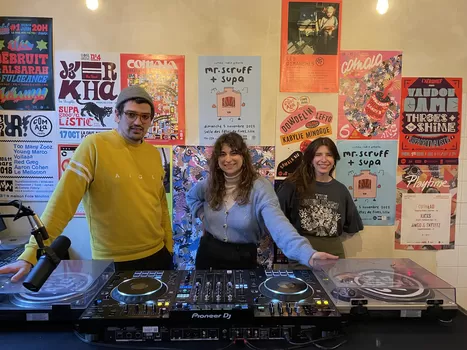 Jusqu'en septembre, Comala Radio va ambiancer le bar Alices à Lille