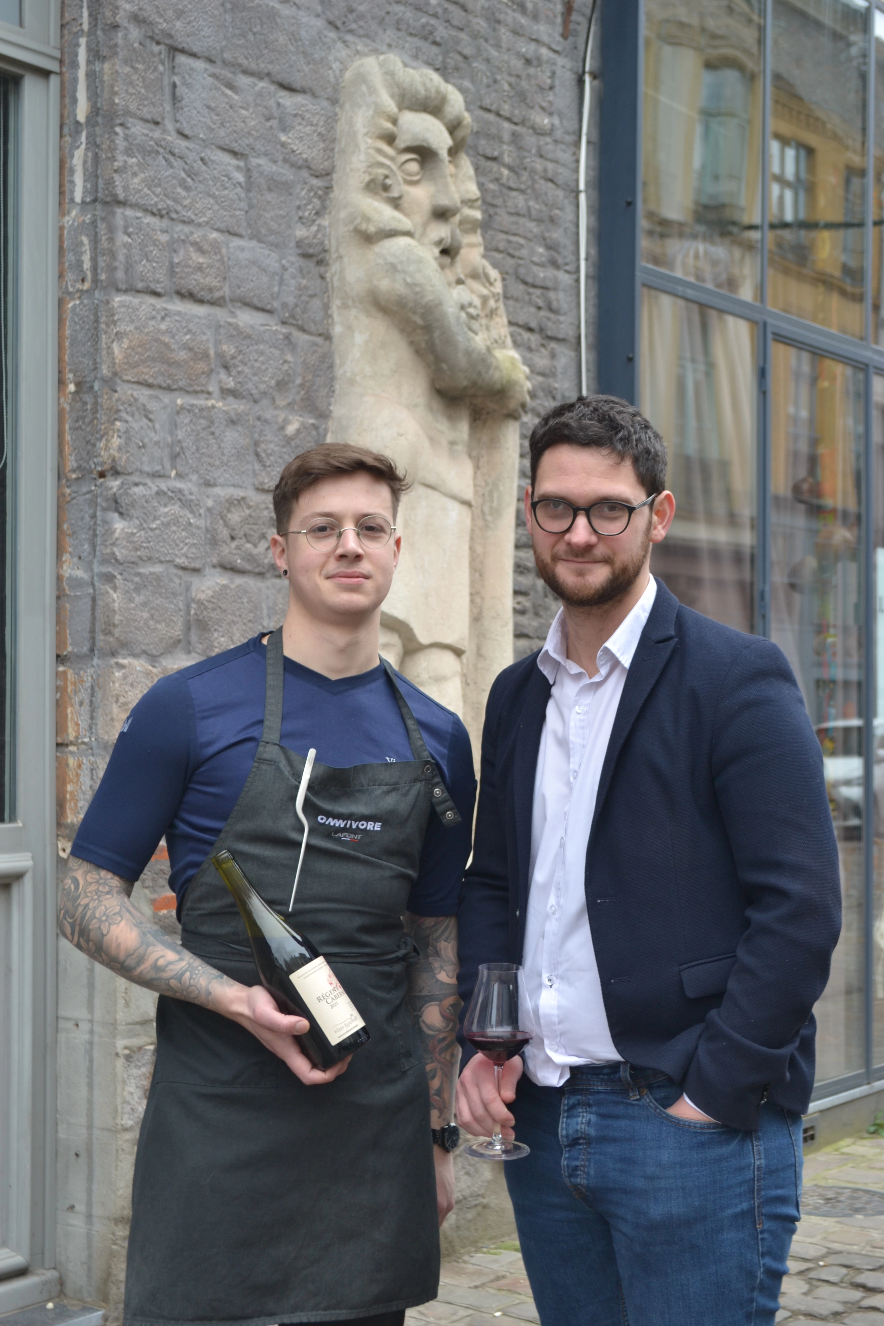 Clément et Victor prévoient de garder le comptoir de granit du Vagabond. @Coup de main