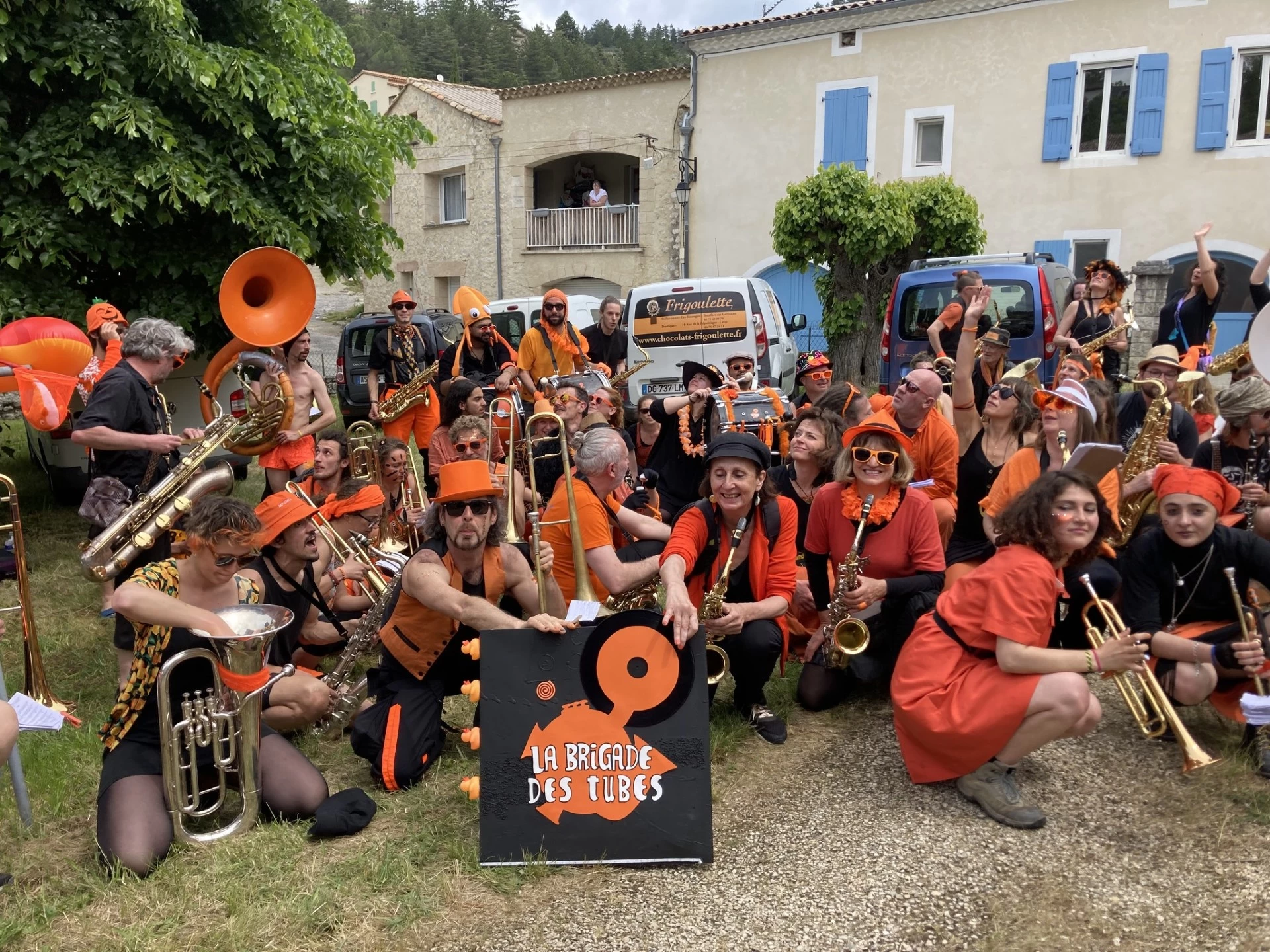 Une partie de la Brigade des Tube. @La Brigade des Tubes