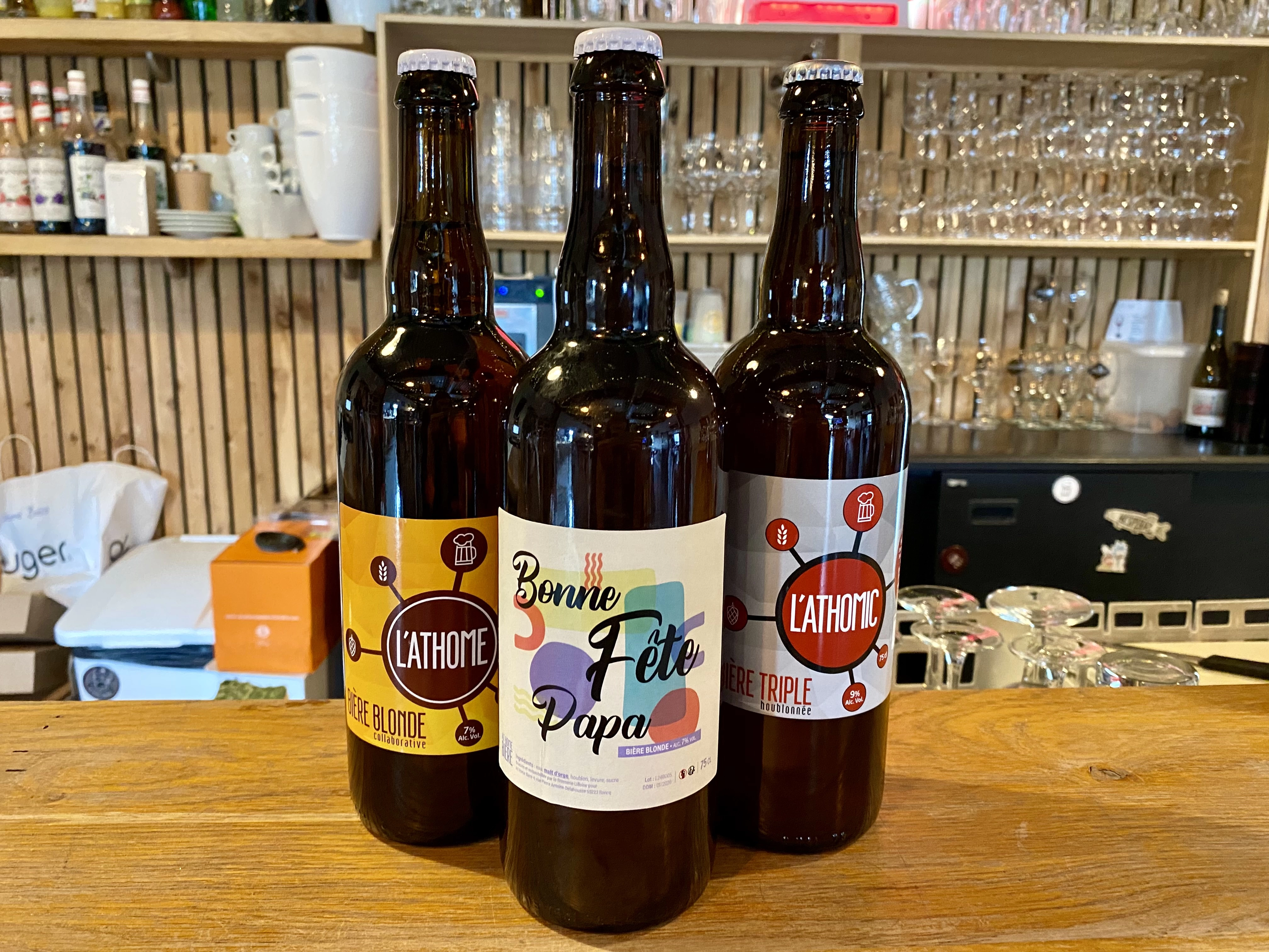En plus de ses bières made in At Home Bière, le bar propose une bière spéciale fête des pères.