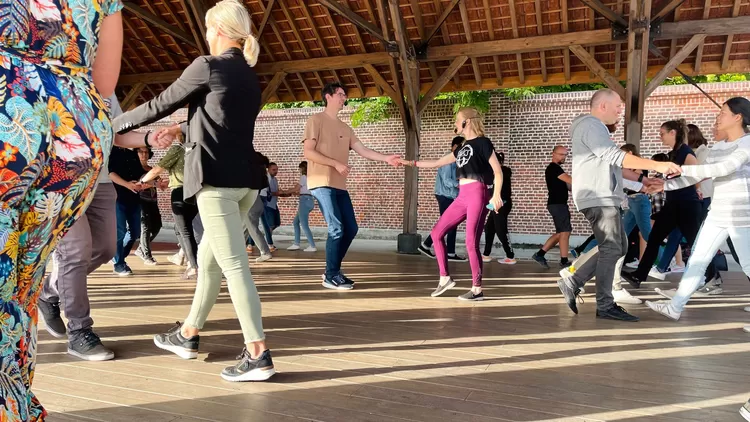Et si cet été vous vous initiez à la West Coast Swing à Lille ?