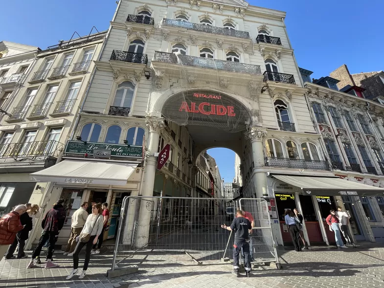 Le passage sous la voûte de la Grand Place est temporairement interdit