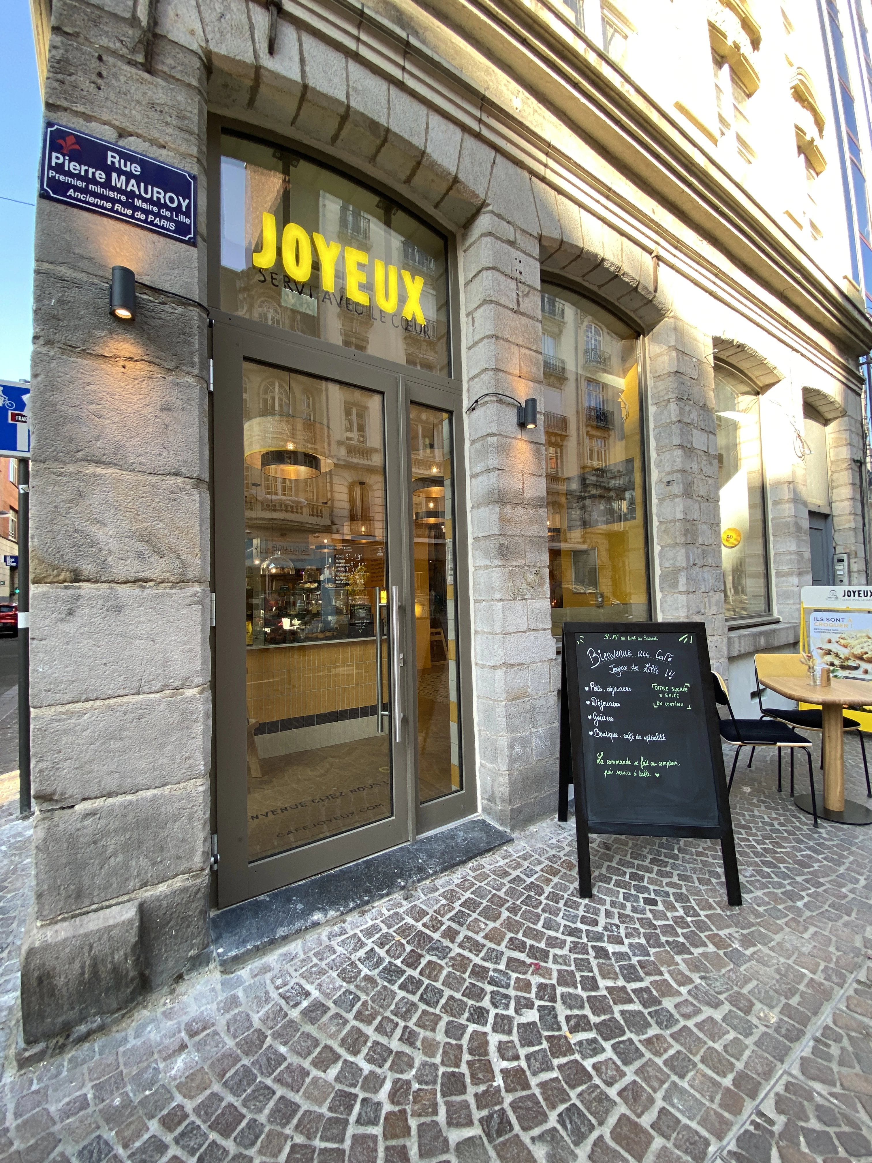 C'est ouvert au 34 rue Pierre Mauroy.