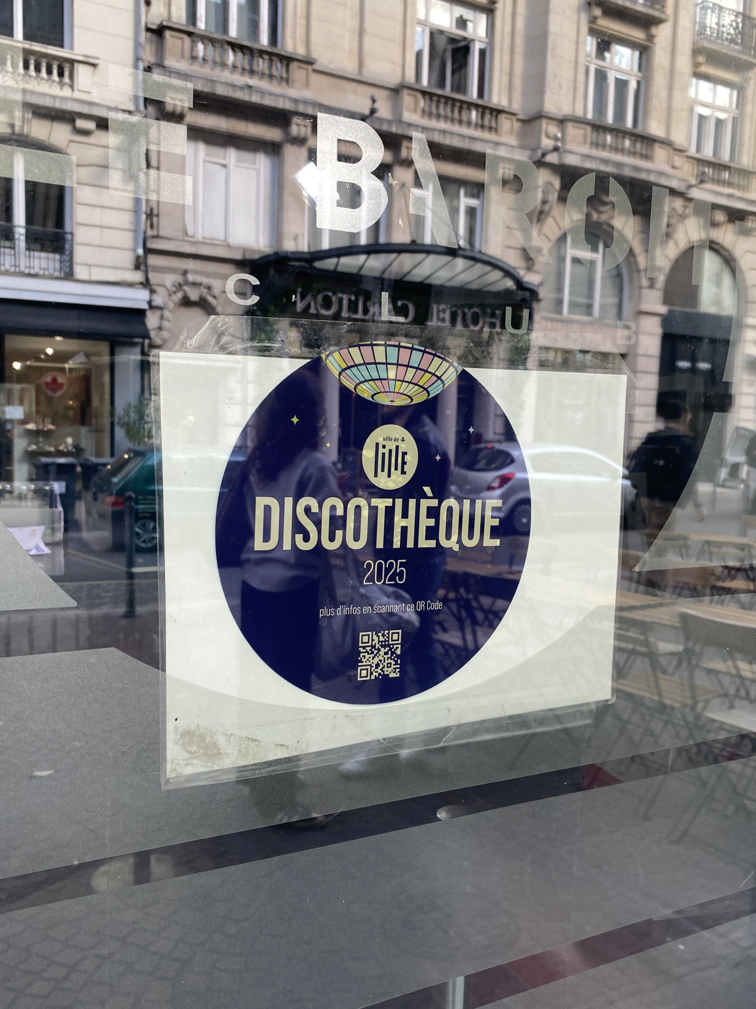 Le sticker présent sur la devanture des 22 discothèques lilloises.