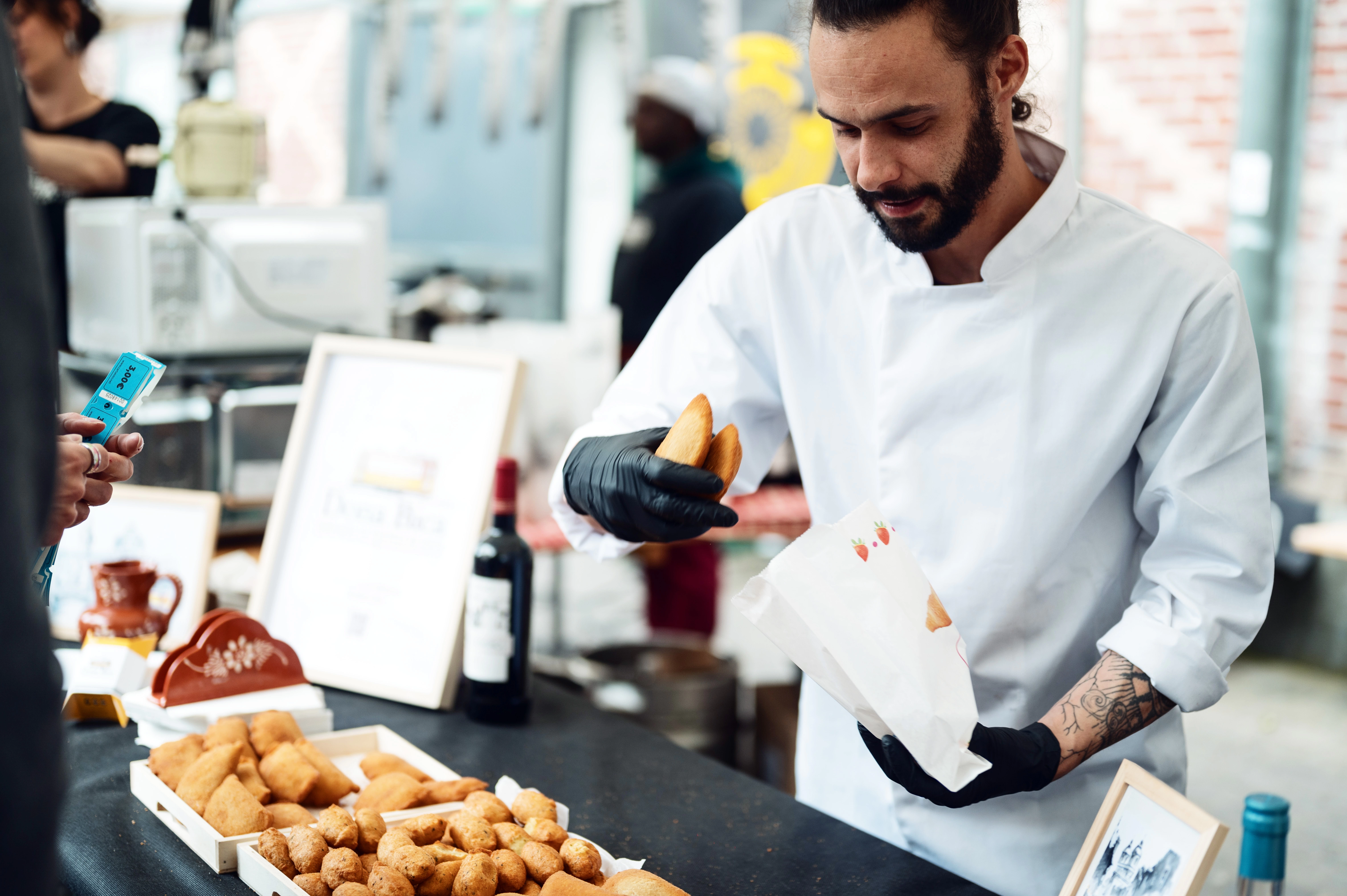 25 commerçants vont remplir vos assiettes et vos verres. @Alexandre Lard