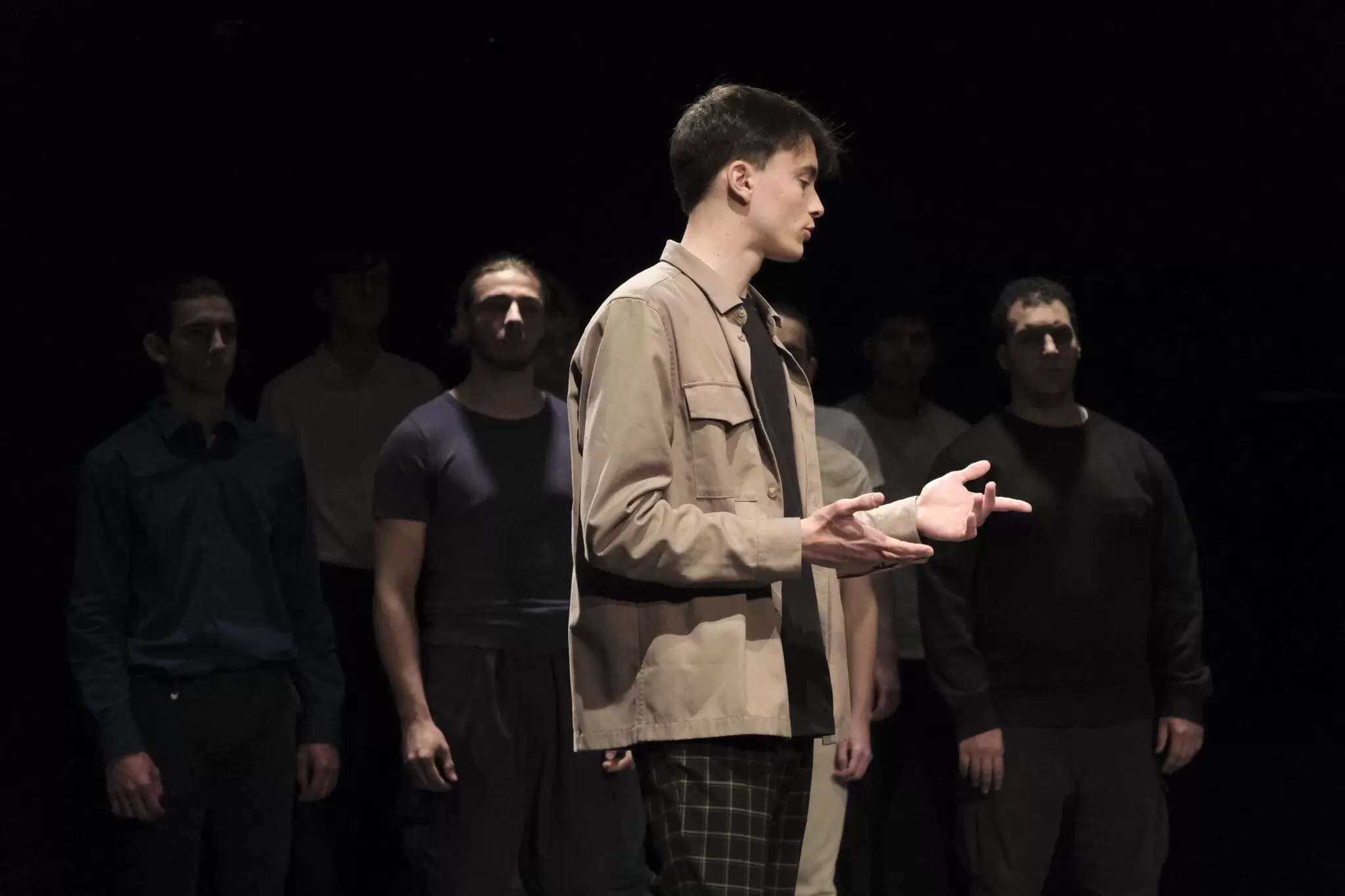 Les élèves en parcours passion théâtre-études se produisent sur scène. ©Junia