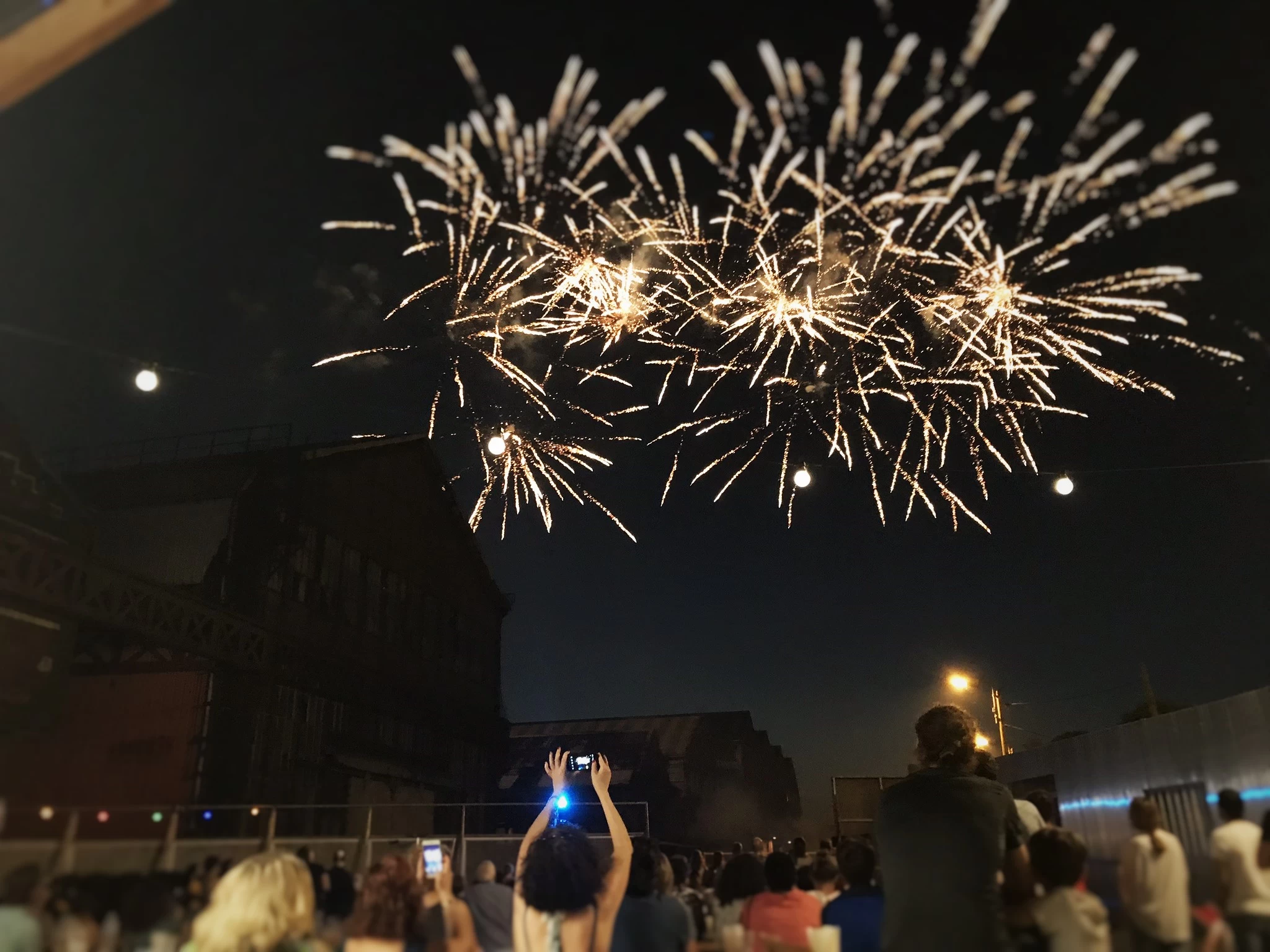 Il y aura un feu d'artifice vers 23h30 pour clôturer la fête.