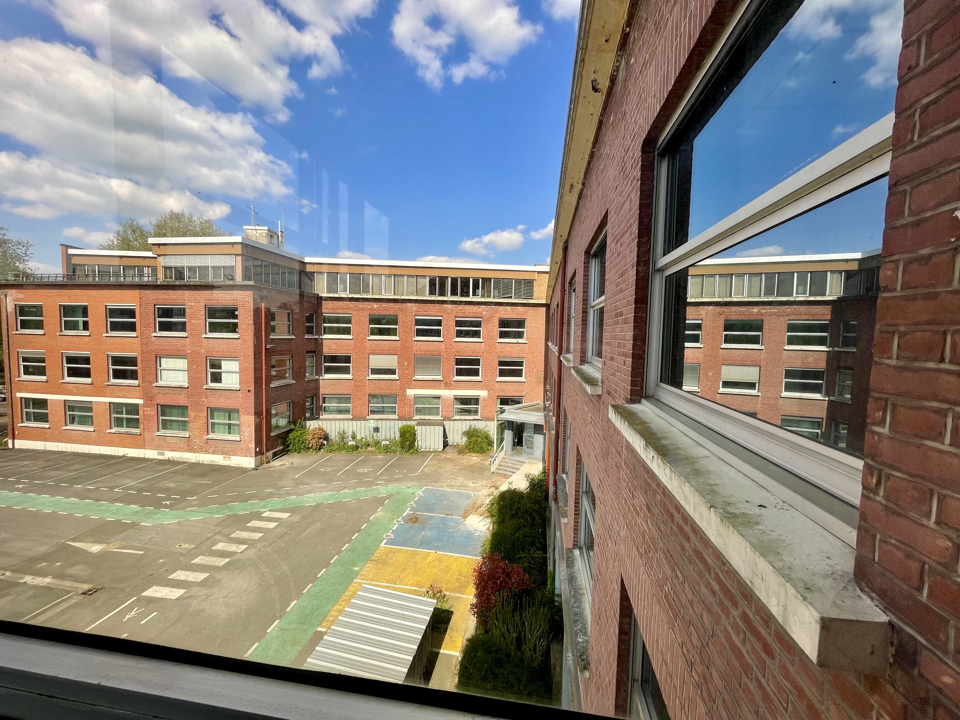 Le tiers-lieu fait 10 000m² (intérieur + extérieur). 