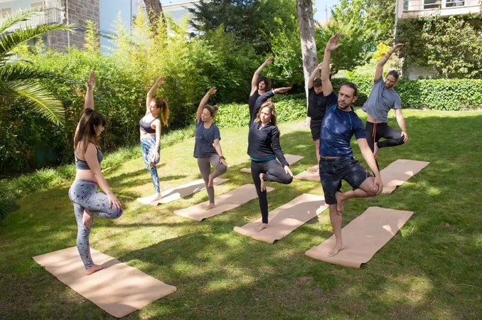 Des cours de Pilates à prix libre sont donnés tous les lundis au Jardin des Plantes de Lille