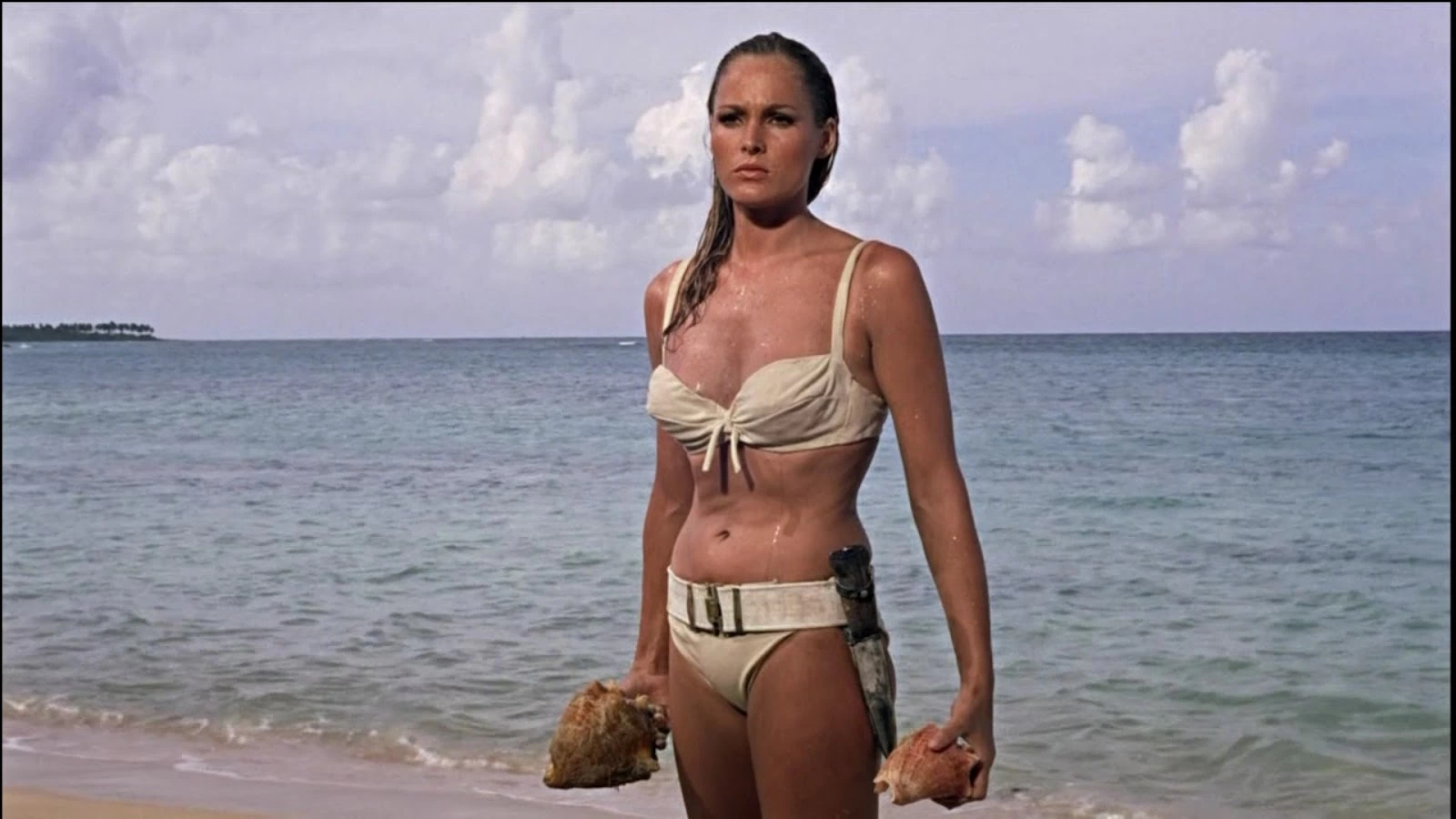 Ursula Andress dans James Bond.